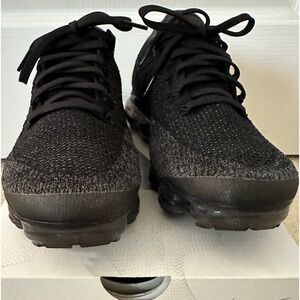 NIKE AIR VAPORMAX FLYKNIT SIZE 8.5 WMNS